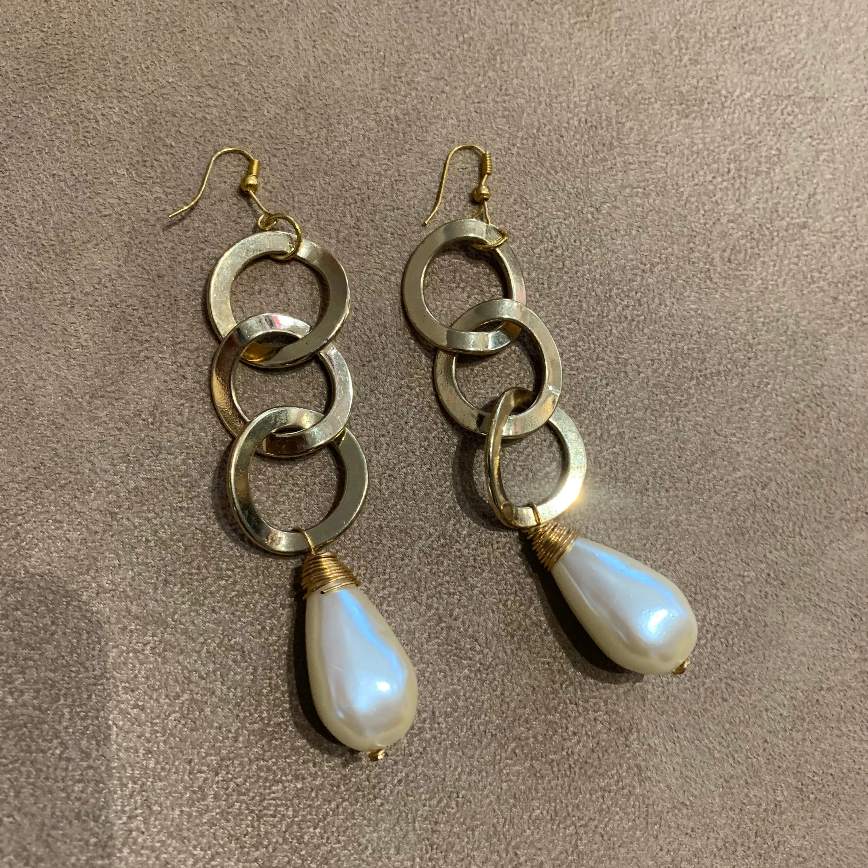 Chain pearl hoop earrings
